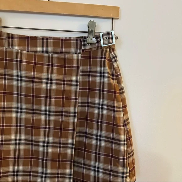 Brandy Melville Emerson Plaid Mini Skirt - Picture 5 of 9